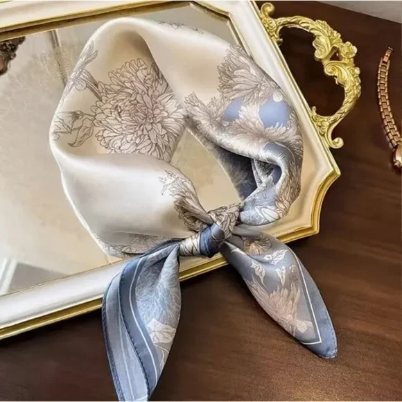 ✨Elegant Silky Scarf Blue Beige Floral Leaf Botanical Square Vintage Print Wrap✨ - Picture 2 of 5